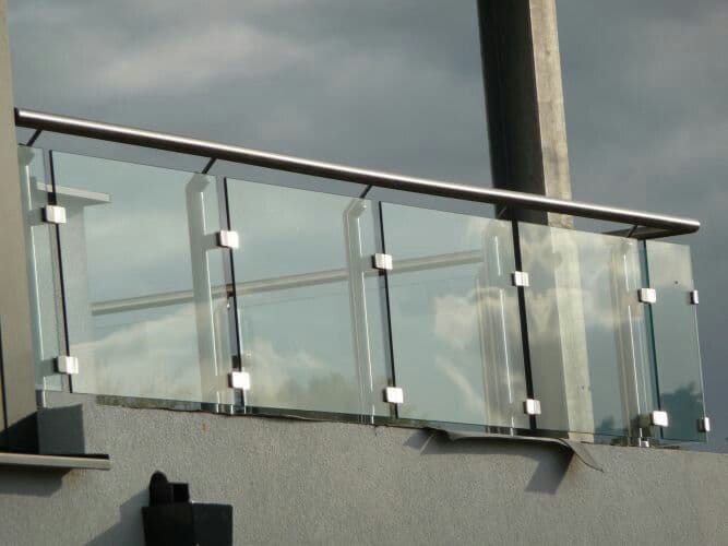 Corrimãos de Vidro e Inox 2